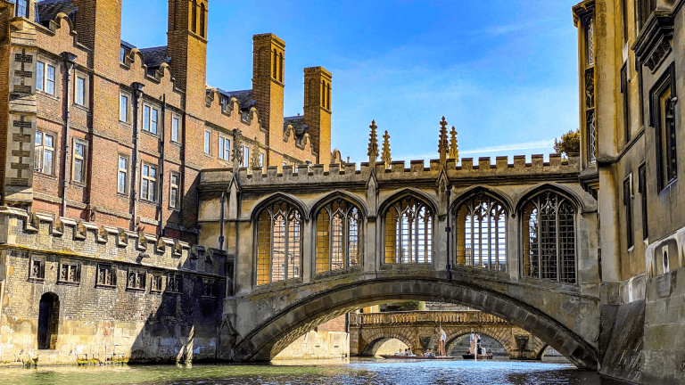 Experio English image 1 768x432